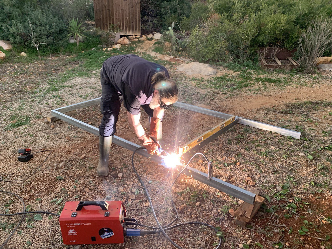 Bron foto: https://www.martinvrijland.nl/nieuws-analyses/de-kogel-is-door-de-kerk/